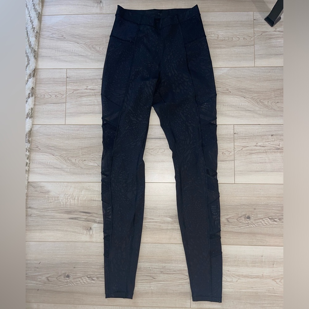 Lululemon mesh side panel leggings